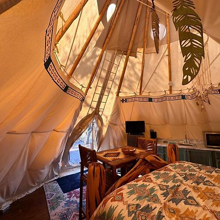 Bandera Stronghold - Cochise Tipi Екстер'єр фото